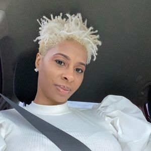 Meet your Posher, Carlotta